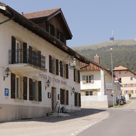 Hotel Du Cheval Blanc Ла Ньоввил Екстериор снимка